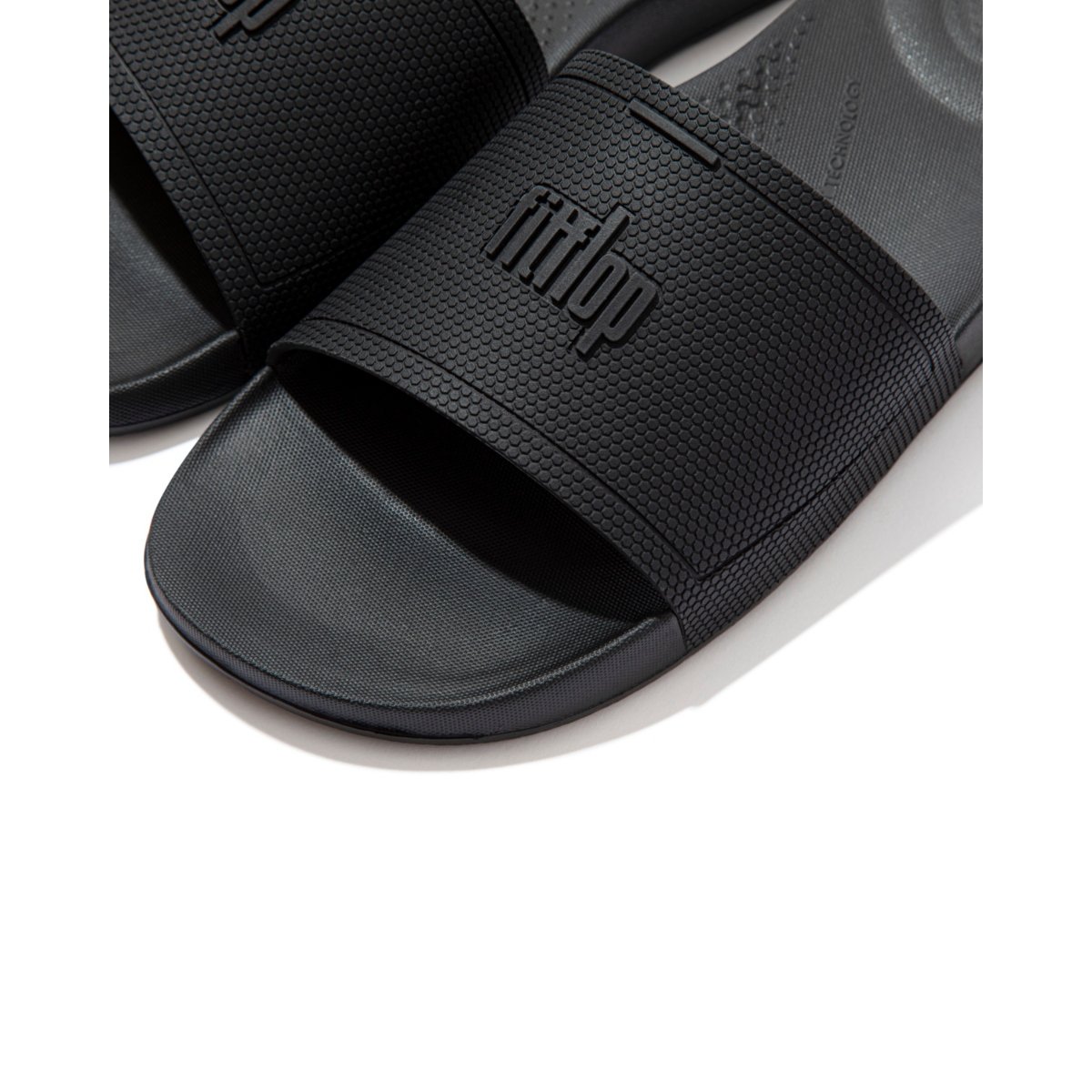 FitFlop iQUSHION Pool Sliders All Black close up