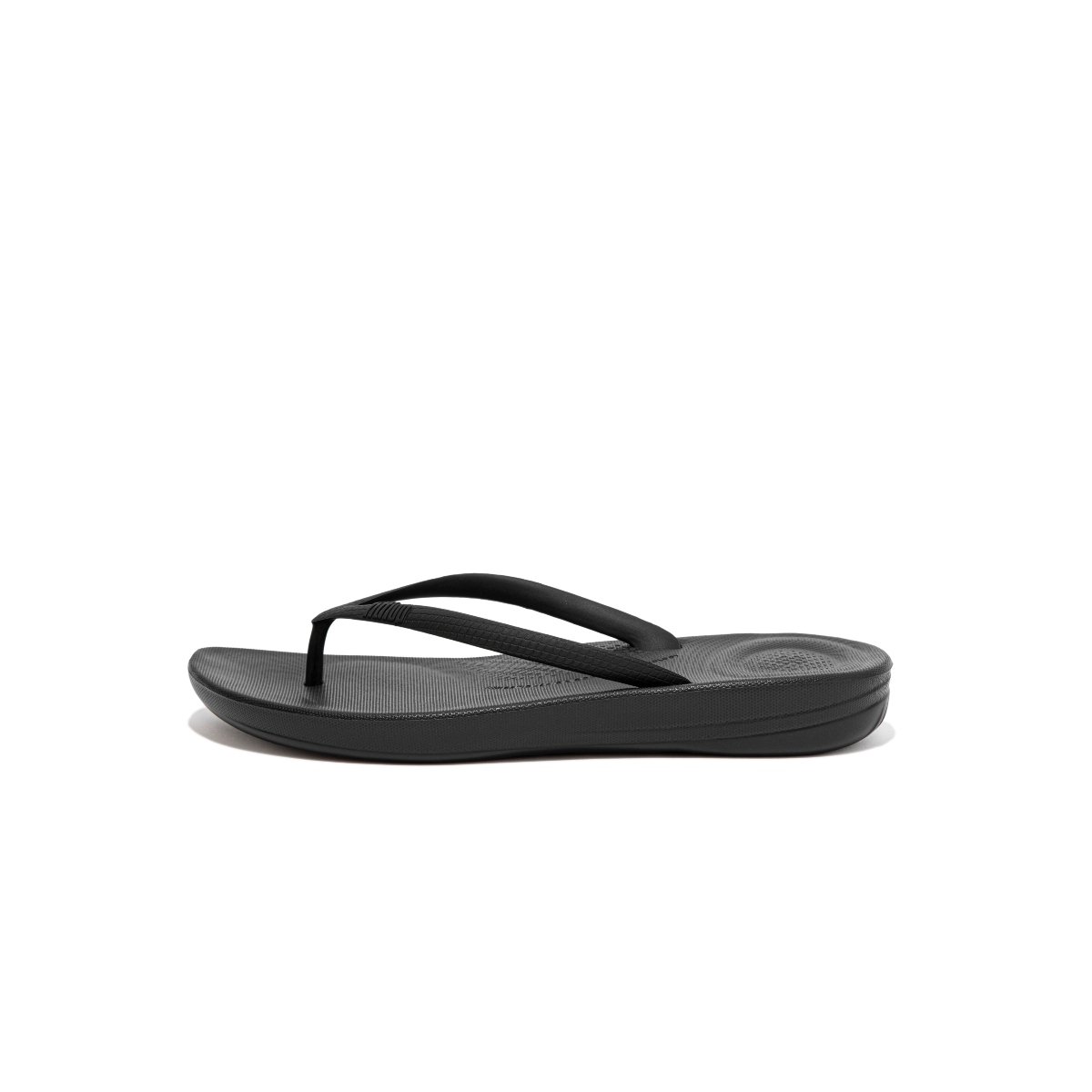 FitFlop iQUSHION Ergonomic Flip-Flops All Black front view