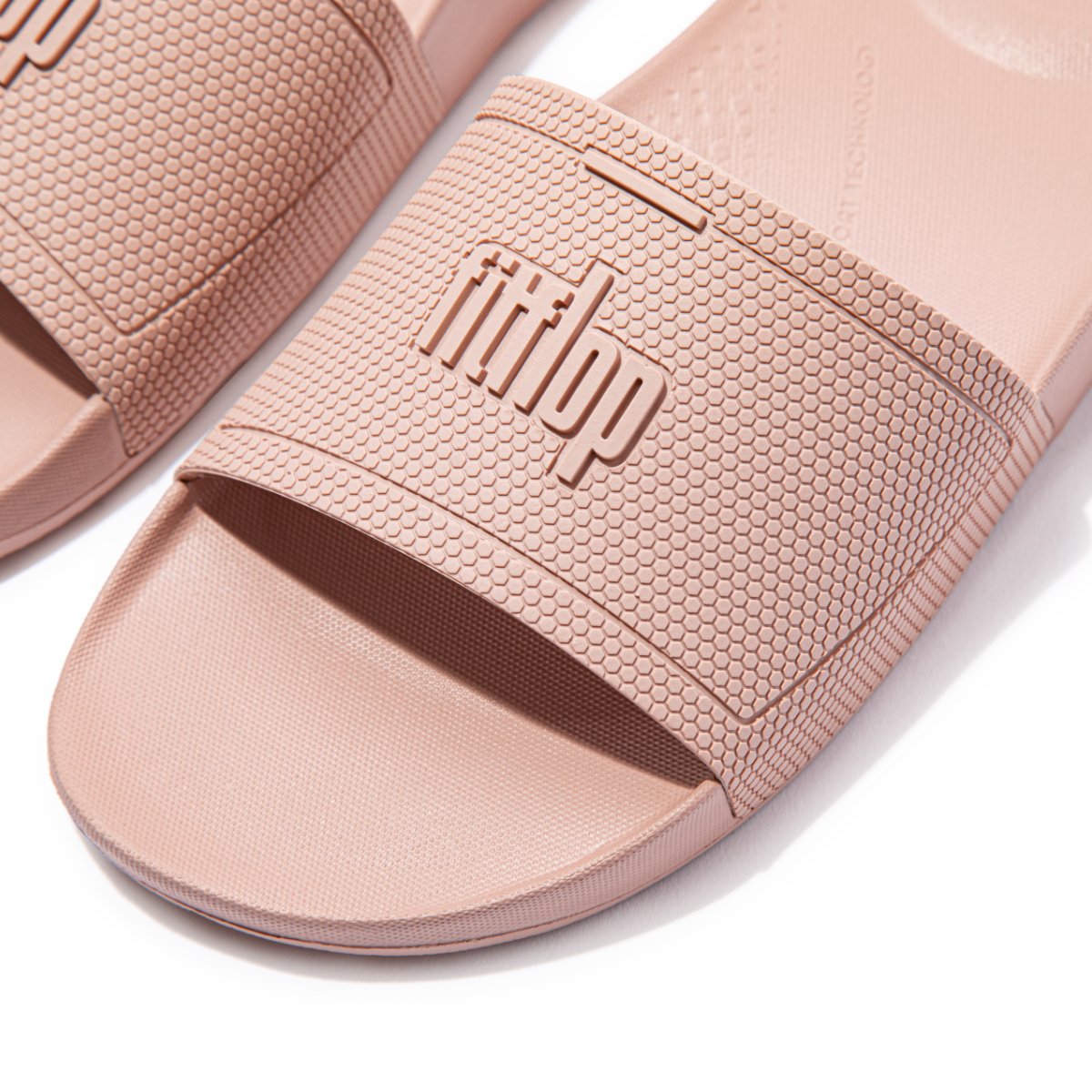 FitFlop iQUSHION Pool Sliders Beige close up